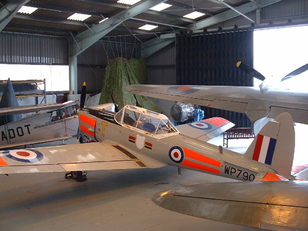 de Havilland Canada DHC-1 Chipmunk - Propeller engined Aircraft